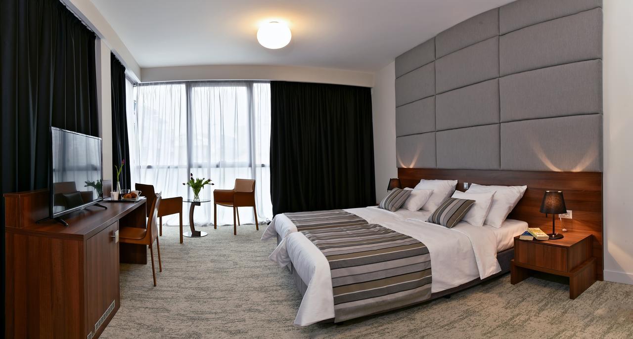 Priska Med Luxury Rooms สปลิท ภายนอก รูปภาพ